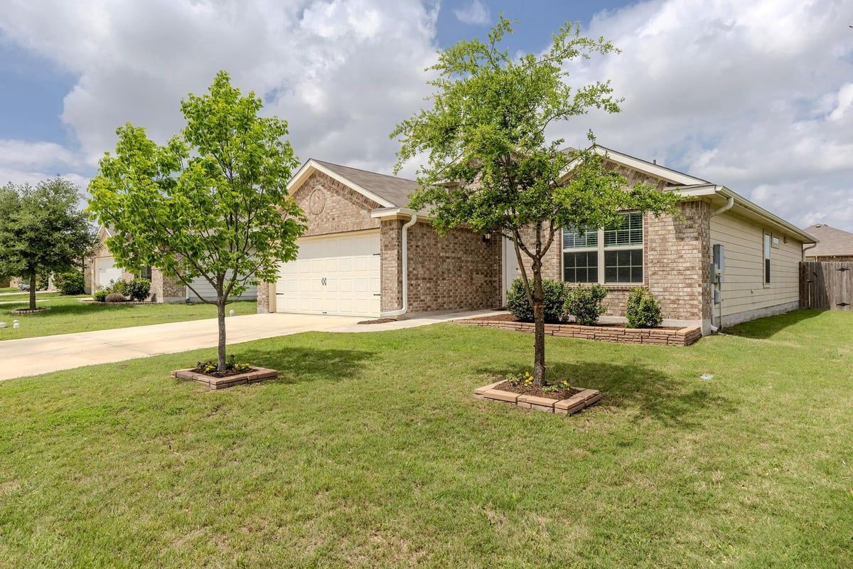 View 105 Balsam St in Hutto Highlands 105 Balsam St - front exterior - Luxury home in Hutto Highlands, Hutto, TX