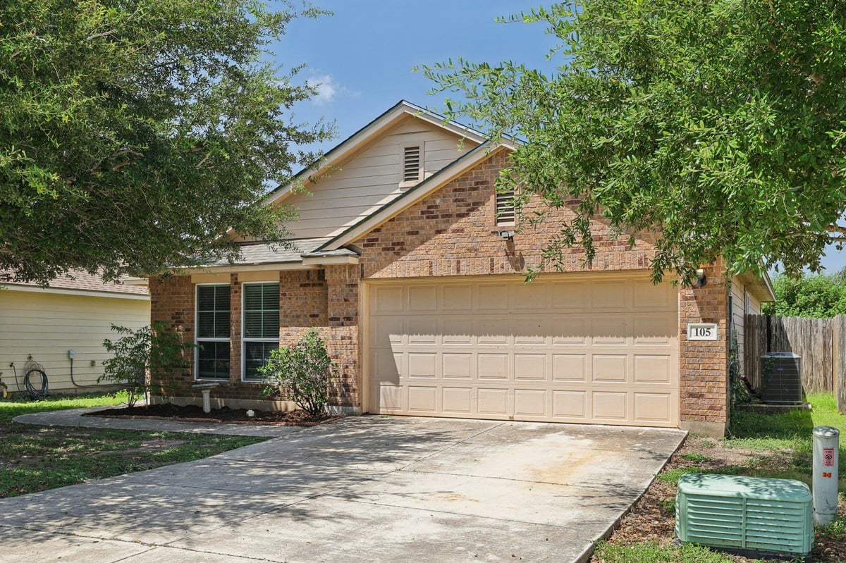 Living area at 105 Casita Cv - 3 bed 2 bath home