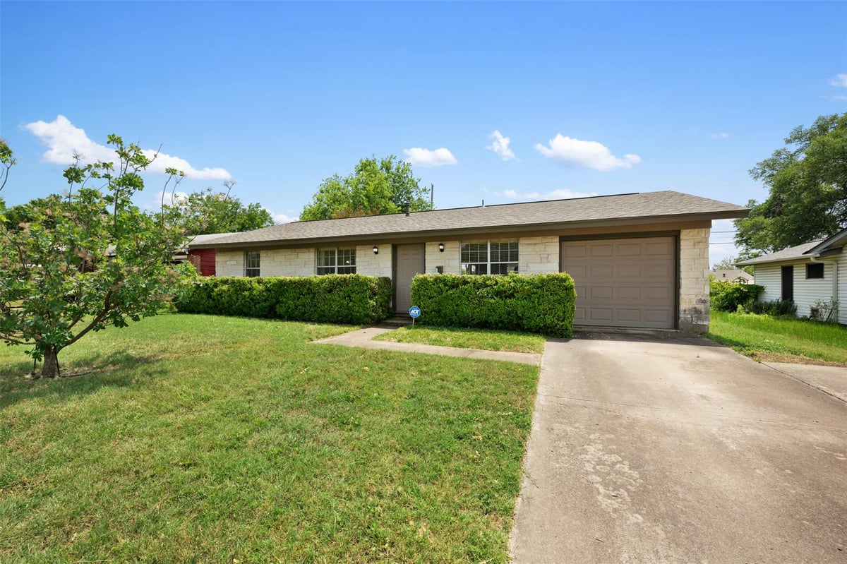 View 105 E St Johns Ave in Huntland Heights 105 E St Johns Ave - property photo 1 - Luxury home in Huntland Heights, Austin, TX
