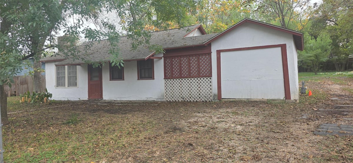 Kitchen at 105 E Walnut Dr - 2 bed 1 bath home