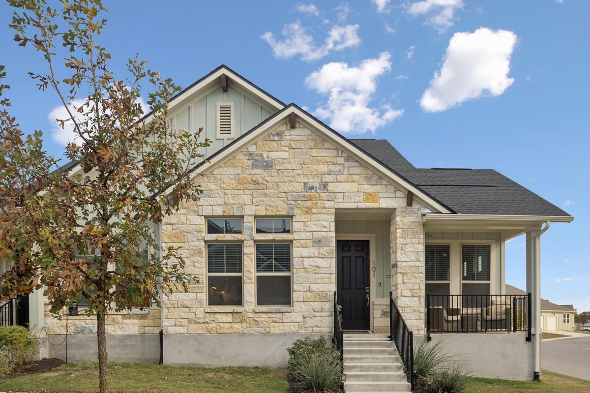 Living area at 105 Lafitte Dr Unit #101 - 1 bed 1 bath home