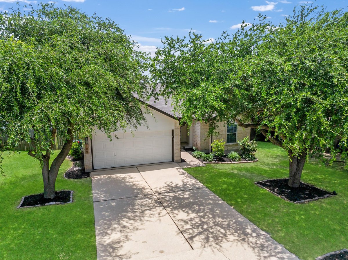 View 105 Lakemont DR in Lakeside Estates Sec 4 105 Lakemont DR - front exterior - Luxury home in Lakeside Estates Sec 4, Hutto, TX