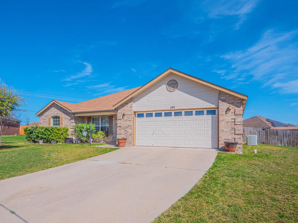 View 105 Lignite Dr in Sonterra West Ph Vi 105 Lignite Dr - front exterior - Luxury home in Sonterra West Ph Vi, Jarrell, TX