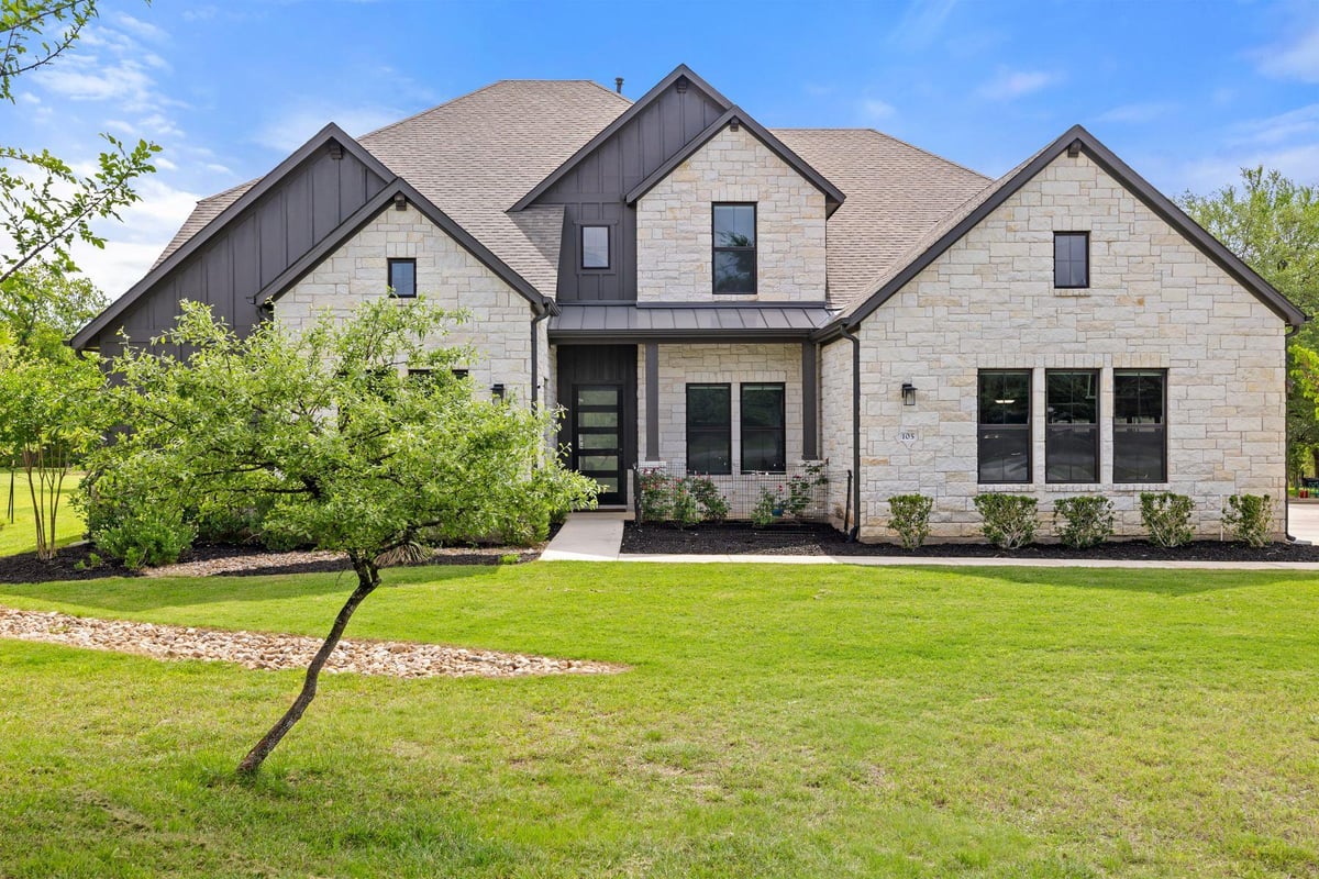 105 Ridge View DR - front exterior - Luxury home in Gabriels Overlook Sec 01, Georgetown, TX