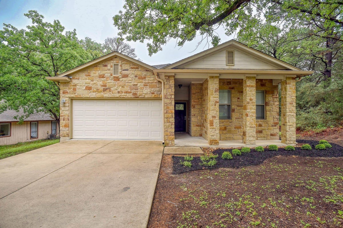 View 105 S Kaupo Dr in Tahitian Village Unit 02 105 S Kaupo Dr - front exterior - Luxury home in Tahitian Village Unit 02, Bastrop, TX