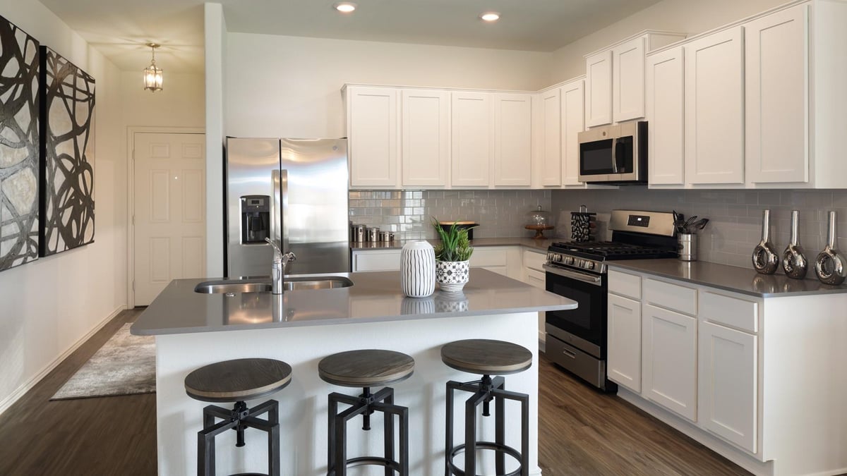 Living area at 105  Seminole - 5 bed 3 bath home