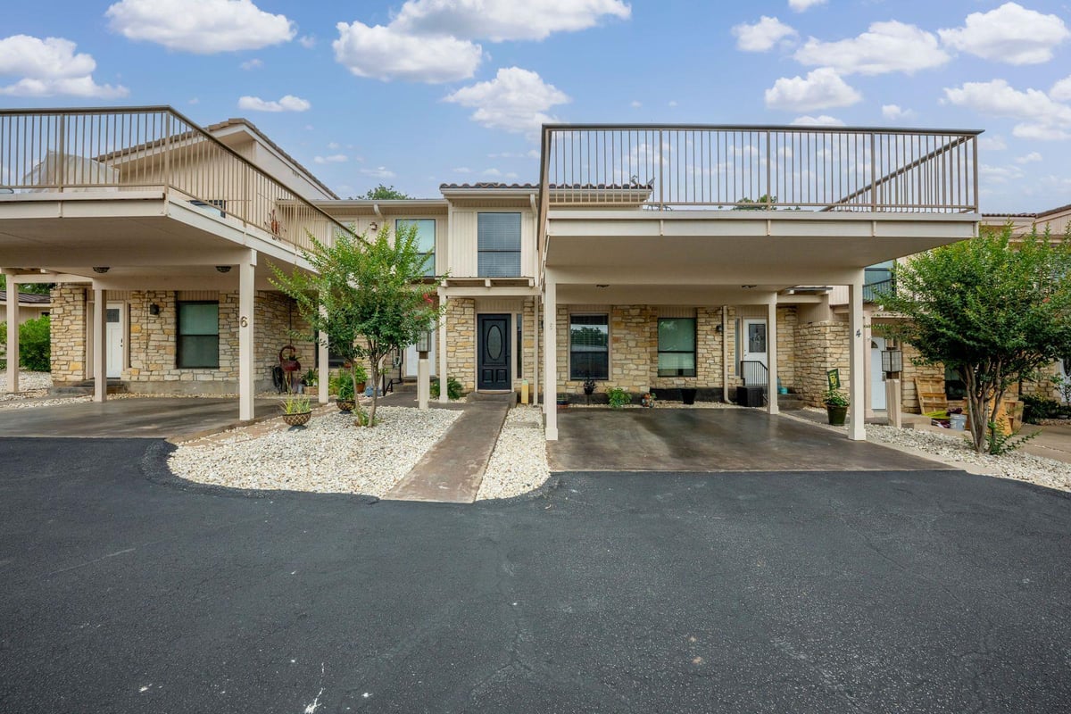 105 Star Unit #5 - front exterior - Luxury home in The Upper Deck, Horseshoe Bay, TX