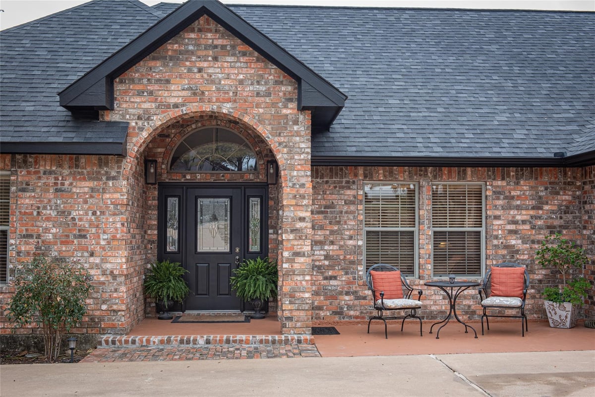 Living area at 105 Wallace Riddell Dr - 3 bed 3 bath home