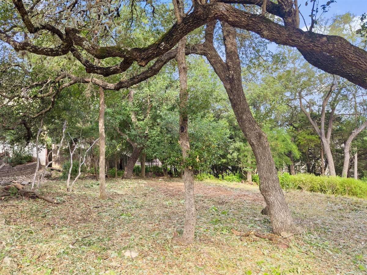 Primary bedroom at 105 Yaupon Ct - Hughson Heights Sec 3-B, San Marcos, TX