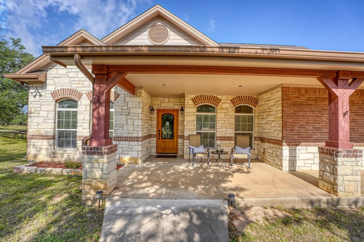 Living area at 1050  Twisted Oak Dr - 3 bed 3 bath home