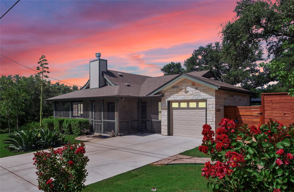 View 10500 W Lakeview DR in Jonestown Hills 10500 W Lakeview DR - front exterior - Luxury home in Jonestown Hills, Jonestown, TX