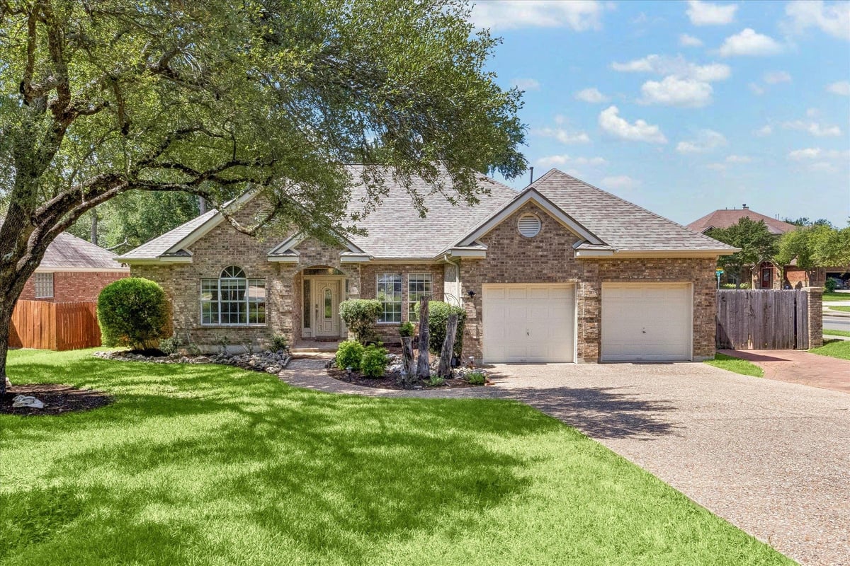 View 10501 Oak View Dr in Windridge Sec 04 10501 Oak View Dr - front exterior - Luxury home in Windridge Sec 04, Austin, TX