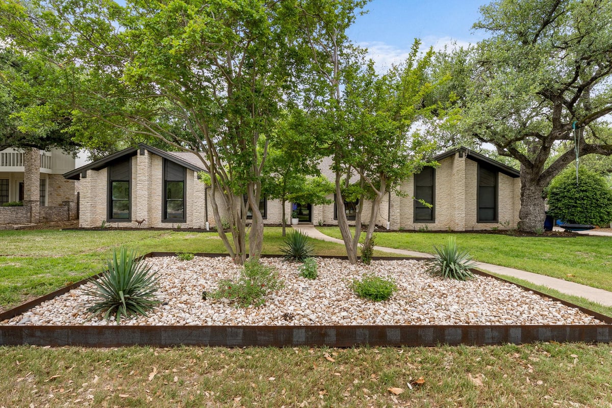 Living area at 10503 Spicewood Pkwy - 4 bed 2 bath home