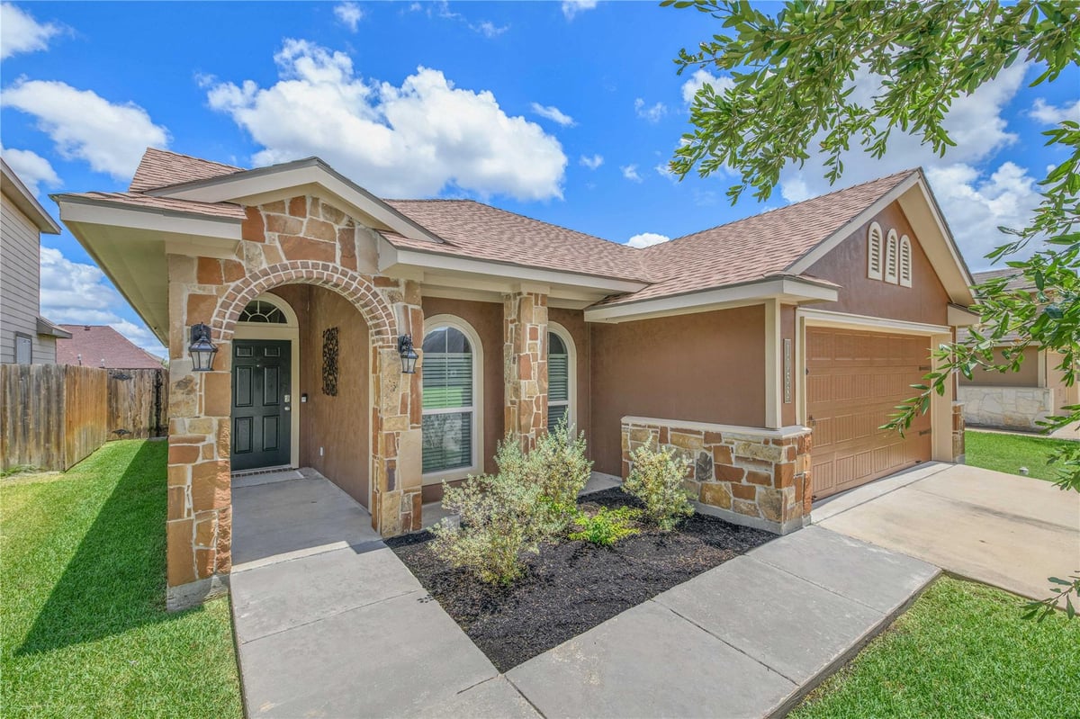 View 1058 Venice DR in Siena Ph 2 1058 Venice DR - front exterior - Luxury home in Siena Ph 2, Bryan, TX