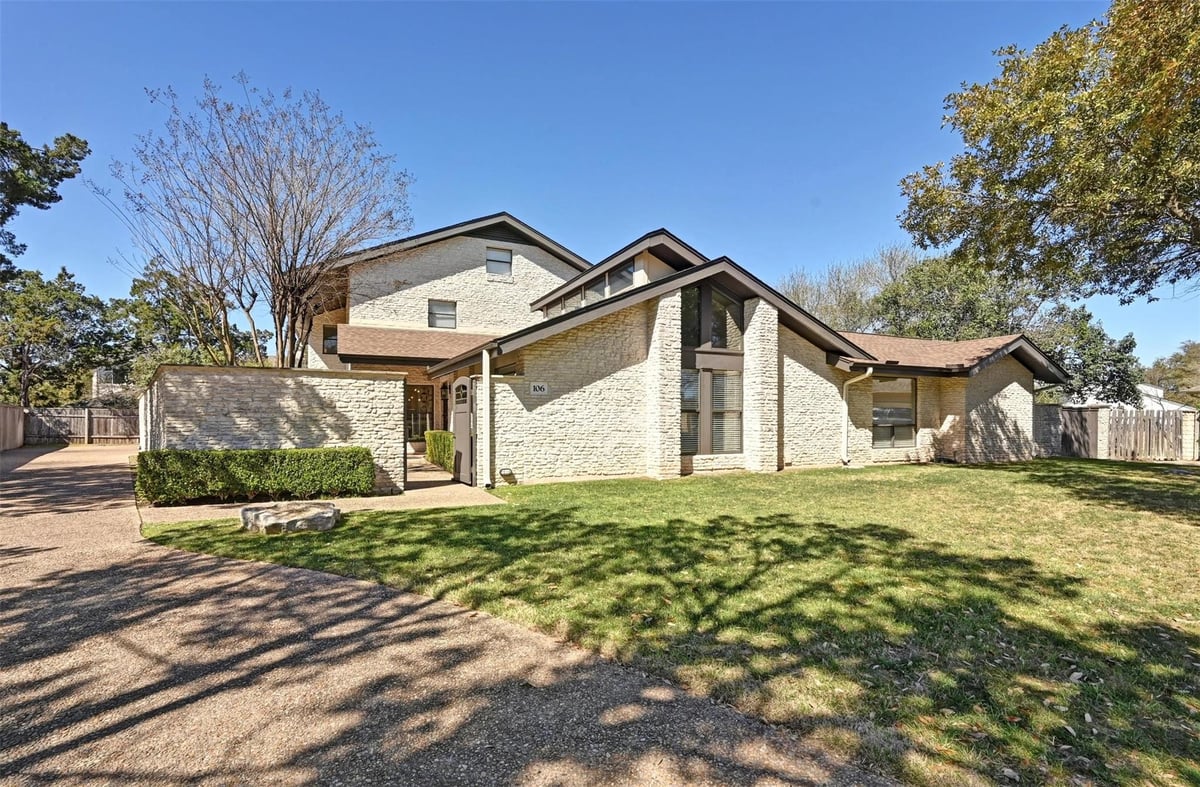 View 106 Acapulco Ct in Lakeway Sec 24 106 Acapulco Ct - property photo 1 - Luxury home in Lakeway Sec 24, Lakeway, TX