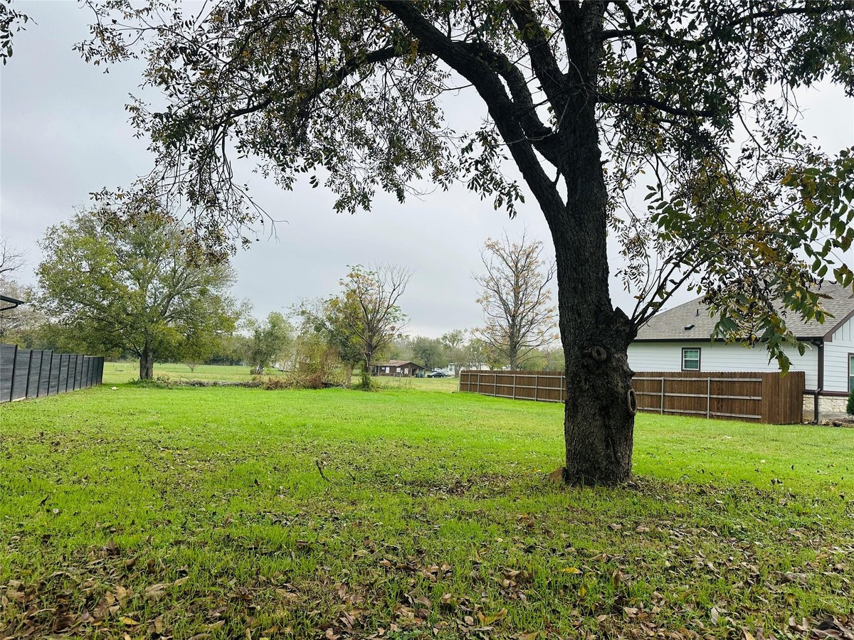 View 106 Bill ST in Bill Street acres 106 Bill ST - property photo 1 - Luxury lot in Bill Street acres, Elgin, TX