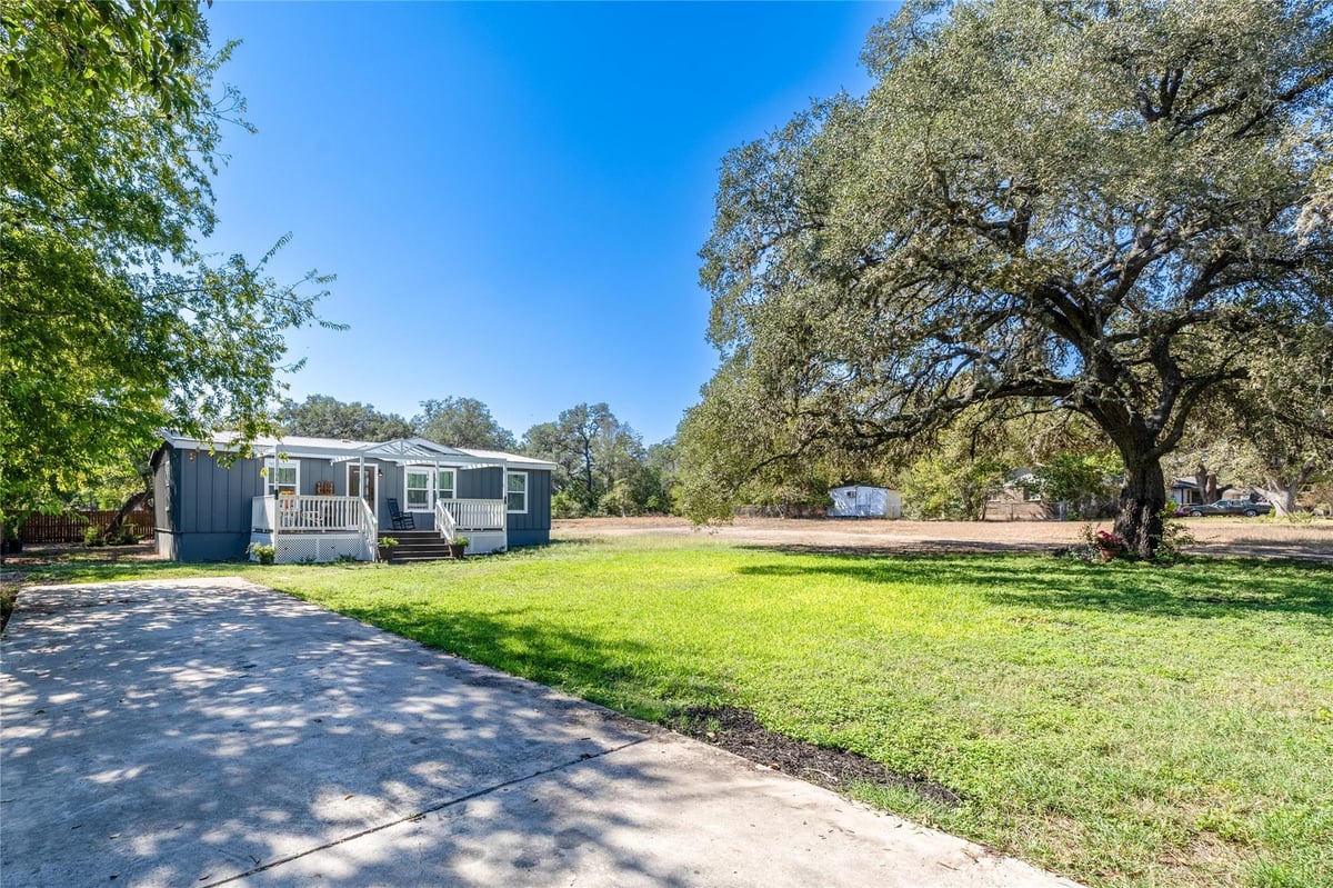 View 106 E Olive St in Byrd Lockhart Surv #8 Abs 17 106 E Olive St - front exterior - Luxury home in Byrd Lockhart Surv #8 Abs 17, Lockhart, TX