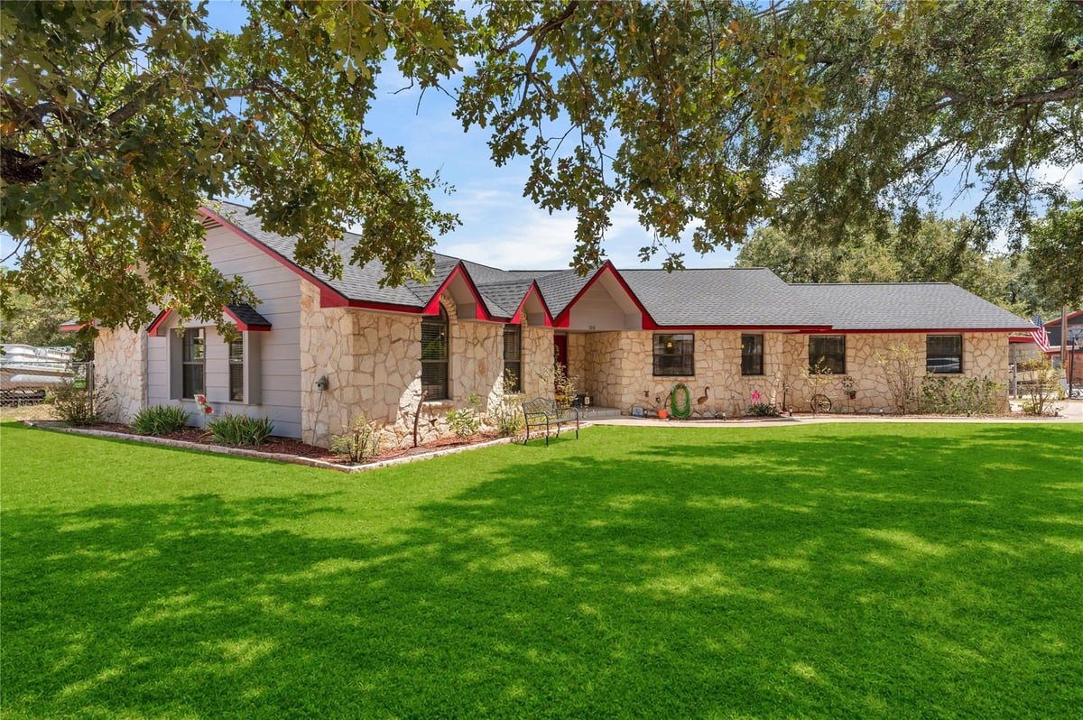View 106 N Greenwood DR in Greenwood Acres 106 N Greenwood DR - property photo 1 - Luxury home in Greenwood Acres, Buchanan Dam, TX