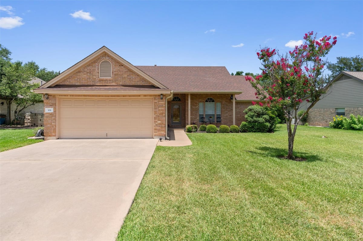 106 Stacey LN - front exterior - Luxury home in River Bend 05 Ph 03, Georgetown, TX