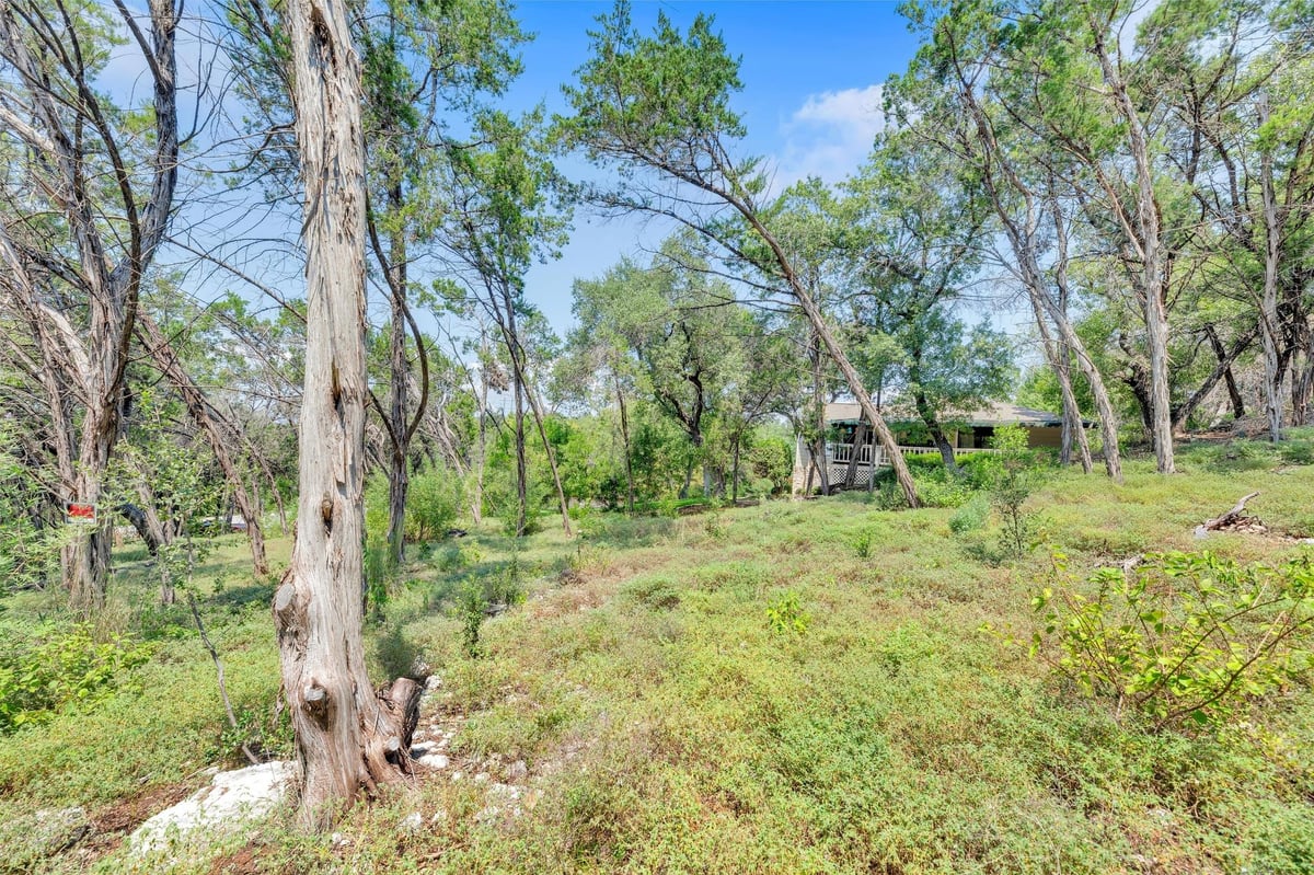 View 106 Tamarac Ct in Lakeway Sec 28 106 Tamarac Ct - property photo 1 - Luxury lot in Lakeway Sec 28, Lakeway, TX
