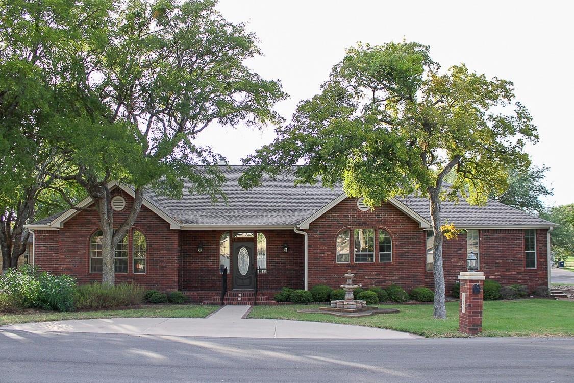 View 106 Vandeventer Dr in Delaware Spgs 106 Vandeventer Dr - property photo 1 - Luxury home in Delaware Spgs, Burnet, TX