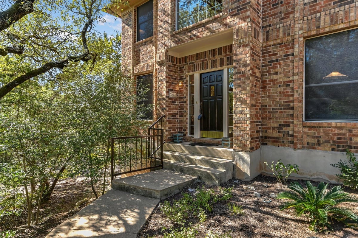 View 10600 Sierra Oaks in Sierra Arbor Estates 10600 Sierra Oaks - front exterior - Luxury home in Sierra Arbor Estates, Austin, TX