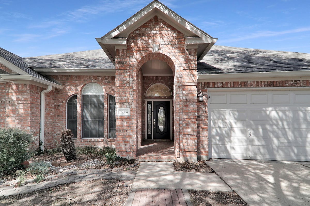 10604 Lord Derby DR - property photo 1 - Luxury home in Stablewood At Slaughter Creeks, Austin, TX