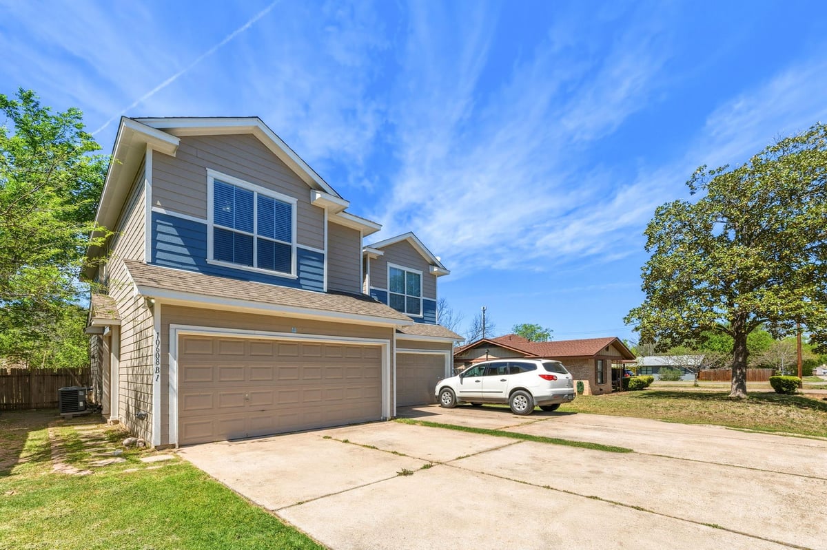 Kitchen at 10608 Plains Trl Unit #B - White Plains Sec 3 Resub Of Lo, Austin, TX
