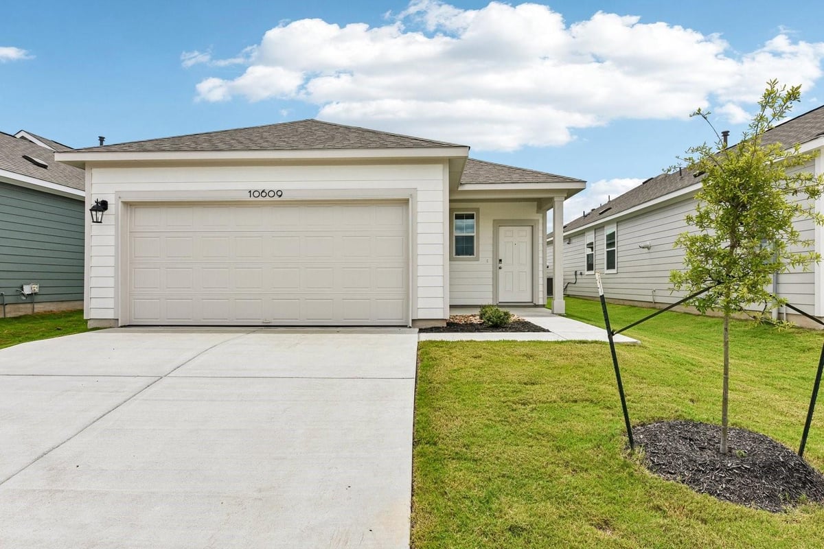 View 10609 Justify LN in Stallion Run 10609 Justify LN - front exterior - Luxury home in Stallion Run, Buda, TX