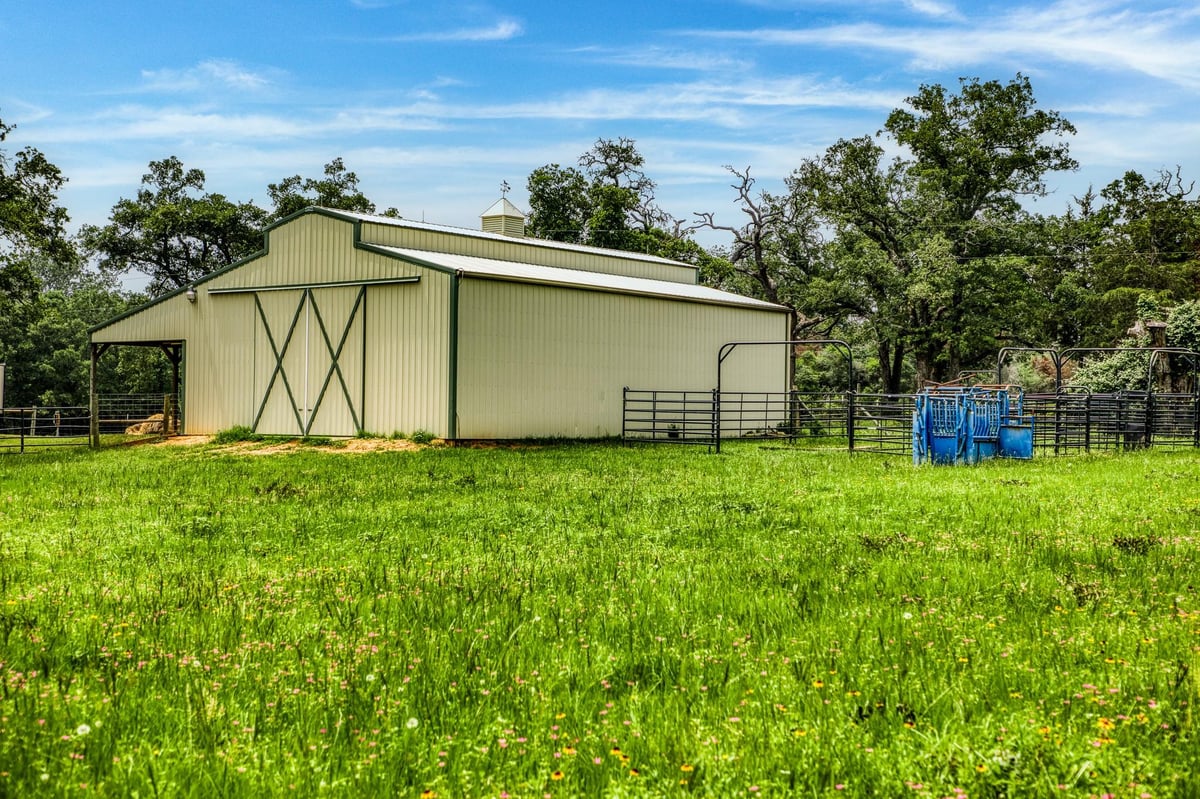 Living area at 10610 Cr 322 - A0168, Caldwell, TX