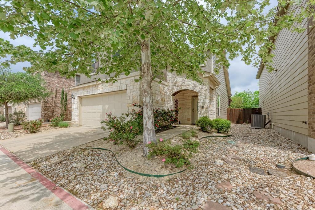 View 10617 Portico Ln in Lynnbrook Village Condo 10617 Portico Ln - front exterior - Luxury home in Lynnbrook Village Condo, Austin, TX