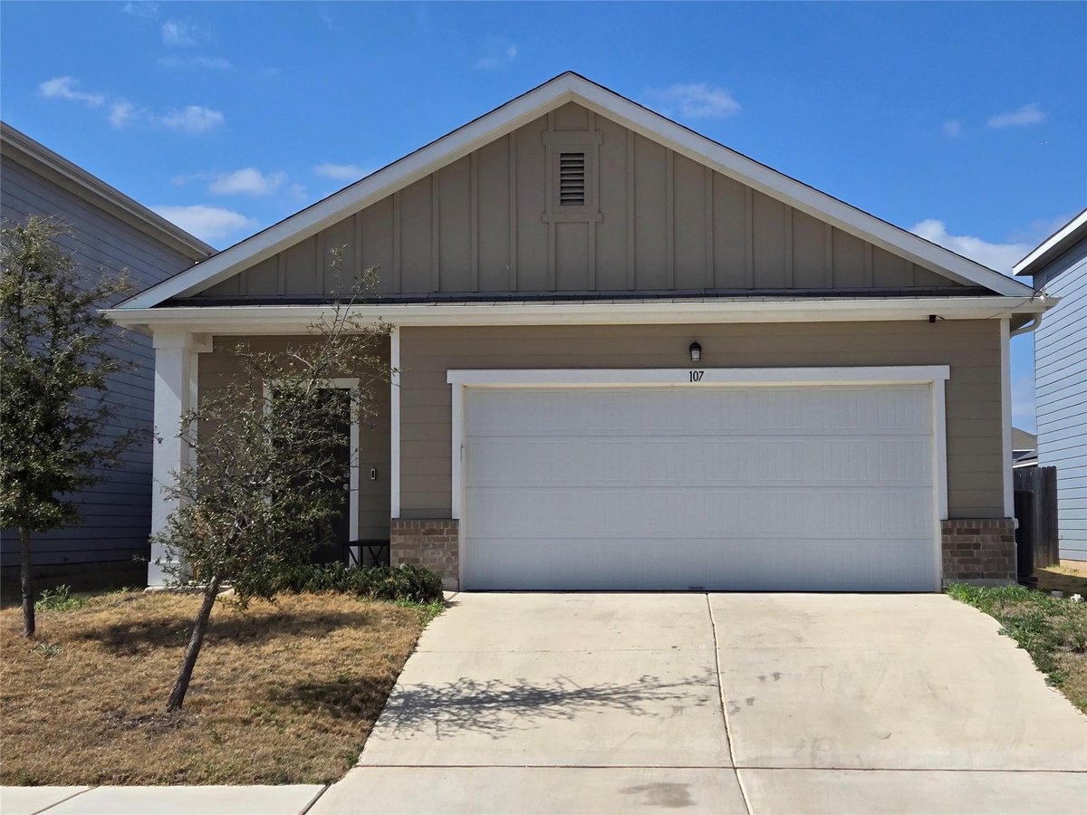 View 107 Gray Fox LOOP in WILCO RANCH PH 2 SEC 1 107 Gray Fox LOOP - front exterior - Luxury home in WILCO RANCH PH 2 SEC 1, Hutto, TX