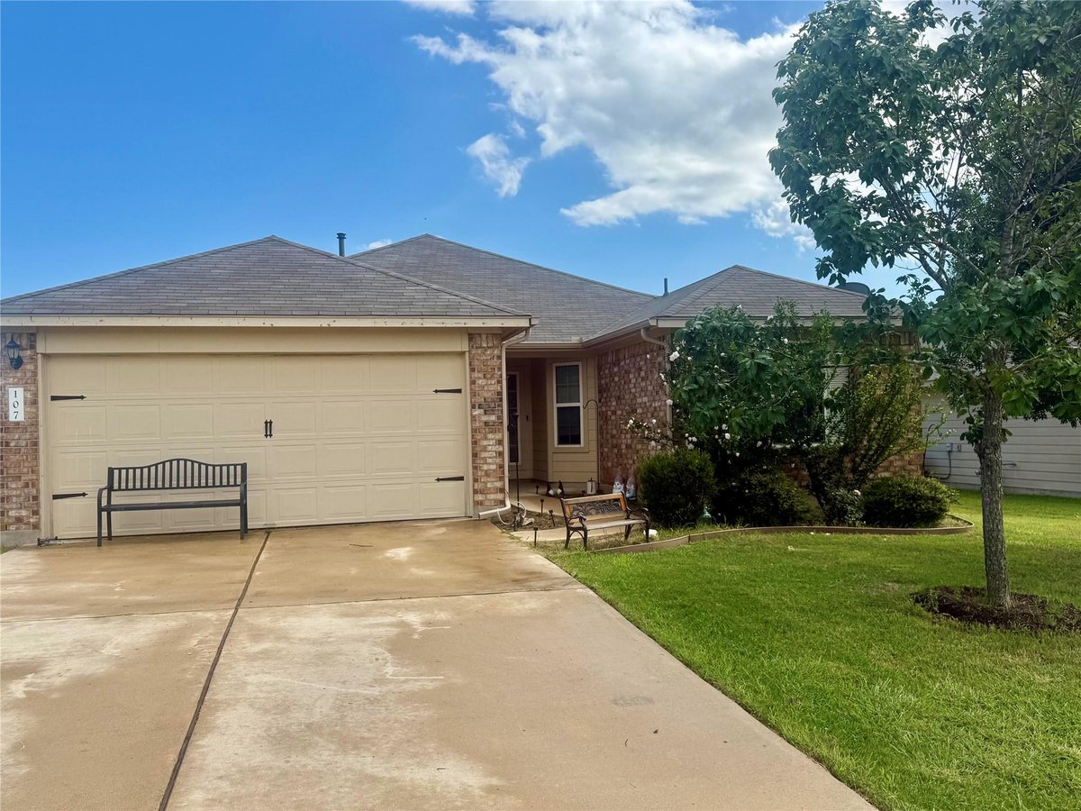 View 107 Jim Dandy DR in Saratoga Farms Sub 107 Jim Dandy DR - front exterior - Luxury home in Saratoga Farms Sub, Elgin, TX