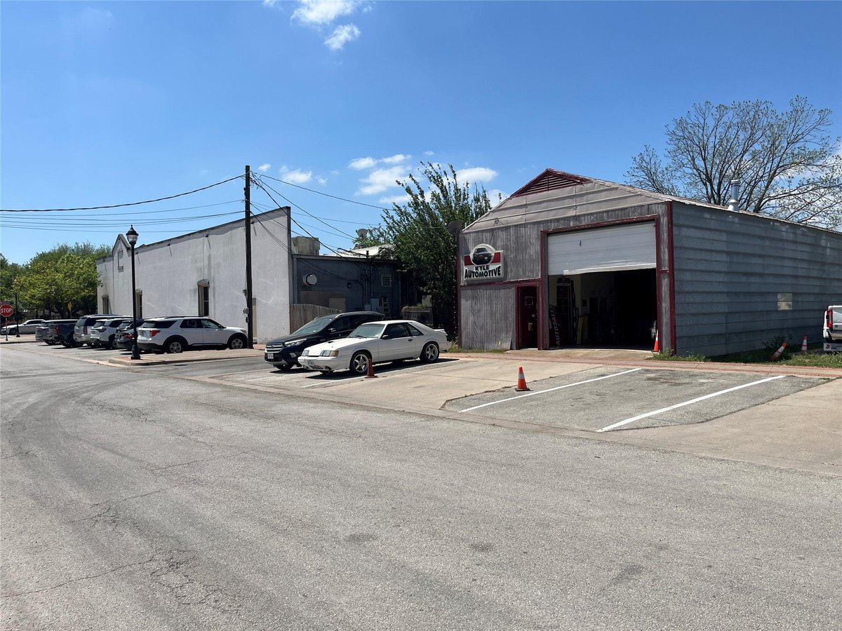 View 107 N Main St in Original Town Of Kyle 107 N Main St - front exterior - Luxury home in Original Town Of Kyle, Kyle, TX