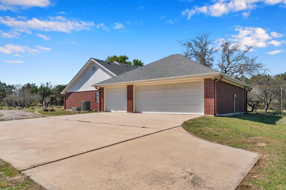 Living area at 107 N Oak Vista Dr - 4 bed 2 bath home