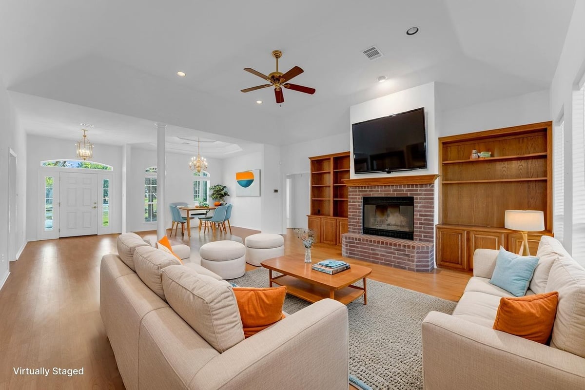 Primary bedroom at 107 N Oak Vista Dr - 4 bed 2 bath home