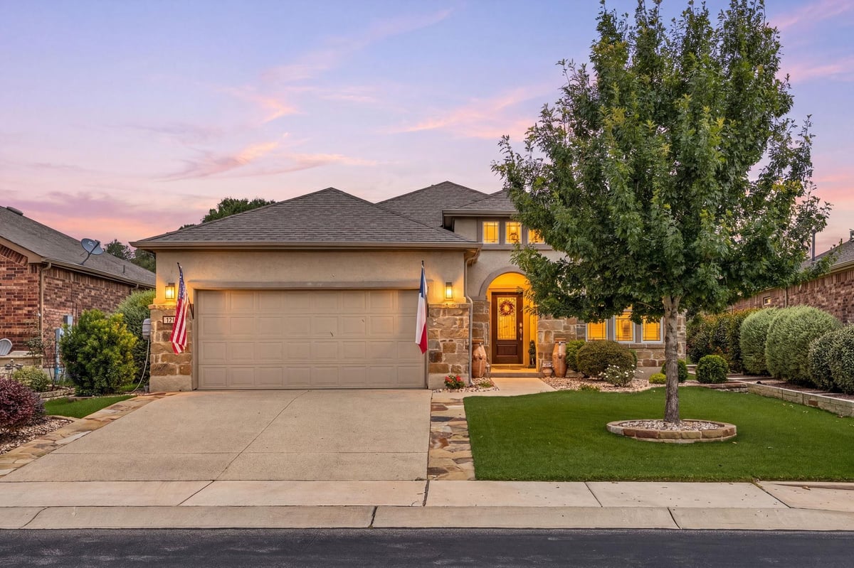 107 Rockport ST - front exterior - Luxury home in Sun City Nbrhd 83, Georgetown, TX