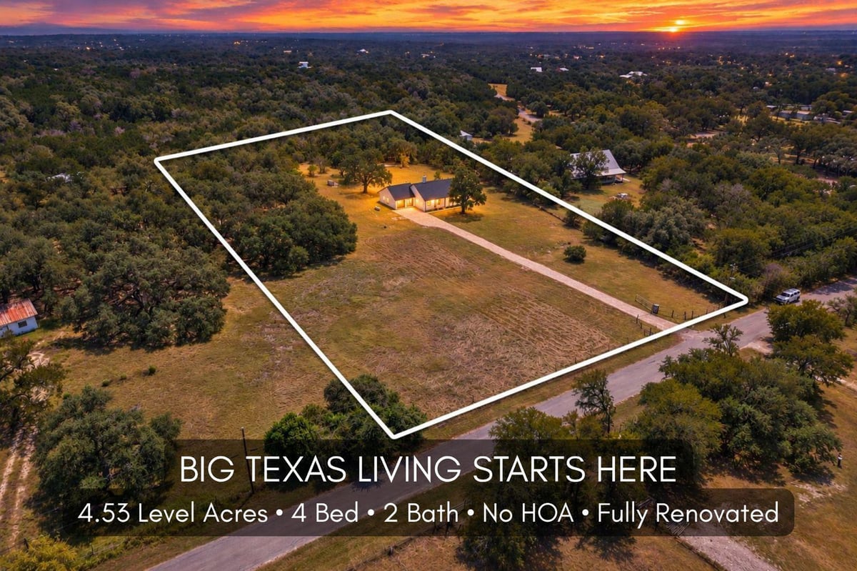 View 1070 Lonesome TRL in Rolling Oaks 1070 Lonesome TRL - property photo 1 - Luxury home in Rolling Oaks, Driftwood, TX