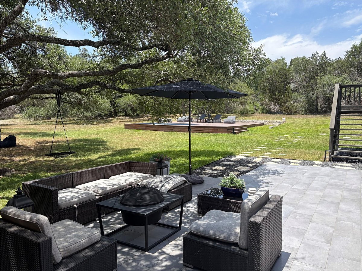 View 10705 Oak Valley Ct in Scenic Brook Estates Sec 1 Ph 10705 Oak Valley Ct - front exterior - Luxury home in Scenic Brook Estates Sec 1 Ph, Austin, TX