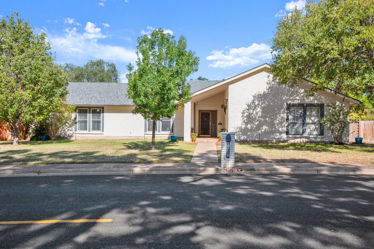 View 10710 Pinehurst DR in Austin 10710 Pinehurst DR, photo 1, Austin, Austin, TX