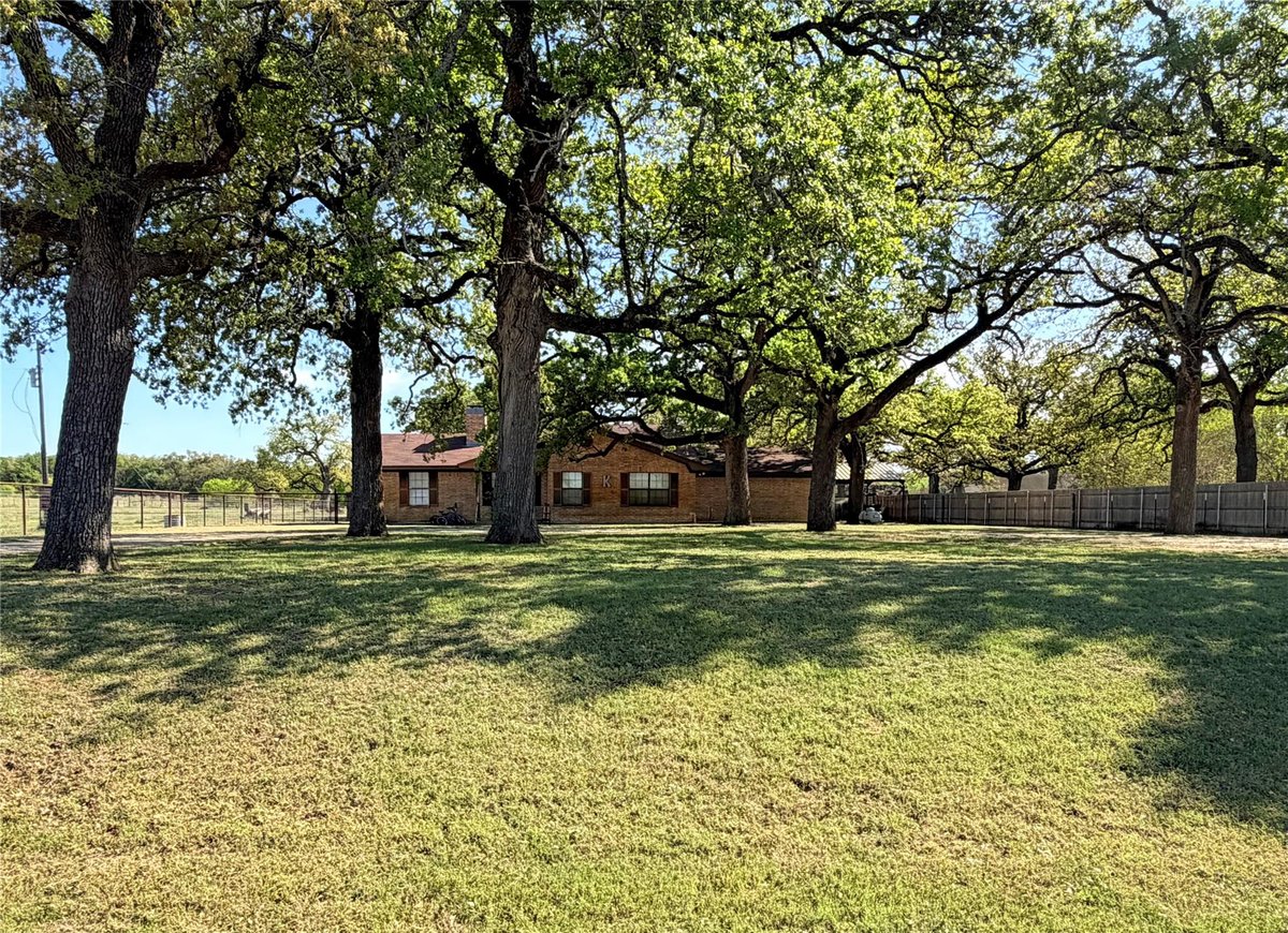 View 1076 FM 2095 in William h. Clemons 1076 FM 2095 - front exterior - Luxury home in William h. Clemons, Cameron, TX