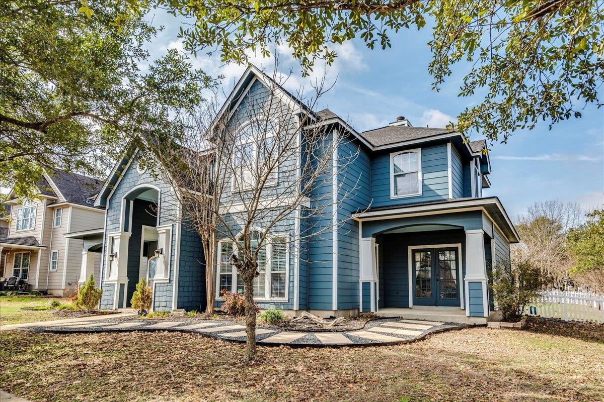 Living area at 1077 Fairway - 4 bed 3 bath home