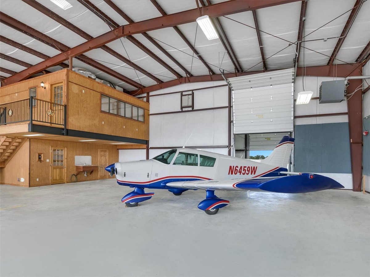 Living area at 108 Mooney Cir - Windermere Airpark, Spicewood, TX