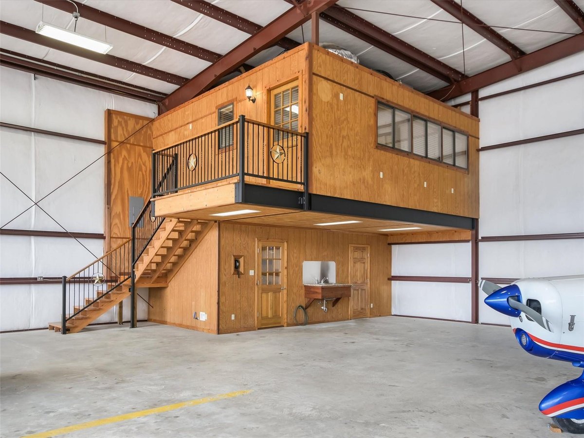 Bathroom at 108 Mooney Cir - Windermere Airpark, Spicewood, TX