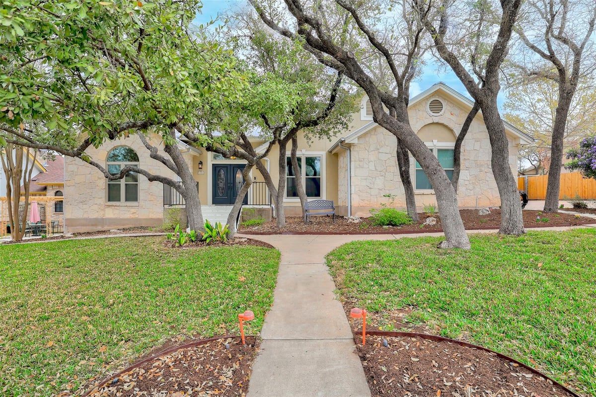 View 108 S Ridge Cir in River Ridge Sec 02-A 108 S Ridge Cir - property photo 1 - Luxury home in River Ridge Sec 02-A, Georgetown, TX