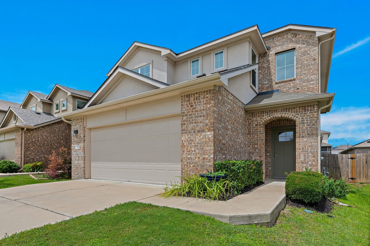 108 Schuster CT - front exterior - Luxury home in Fairhaven, Georgetown, TX
