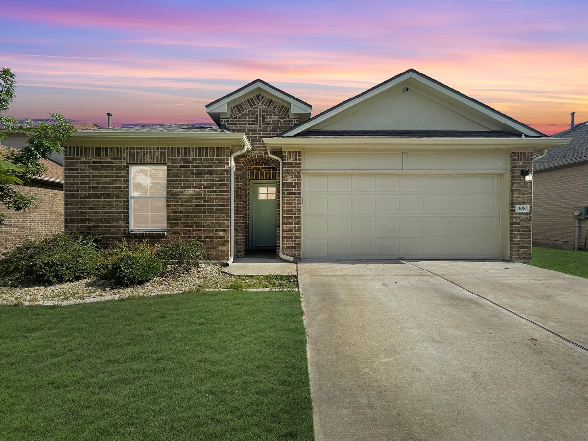 108 Shiner LN - front exterior - Luxury home in Fairhaven, Georgetown, TX