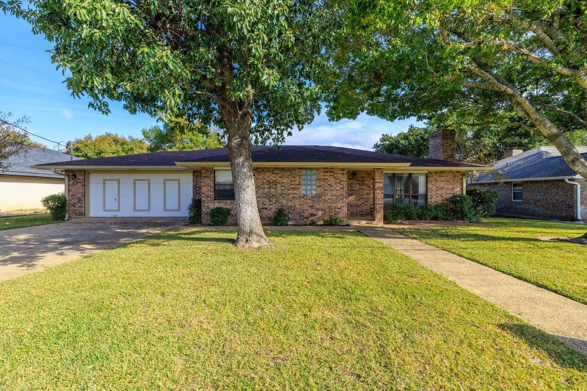 View 108 Tanglewood Dr in Carr Hills #10 108 Tanglewood Dr - front exterior - Luxury home in Carr Hills #10, Fredericksburg, TX