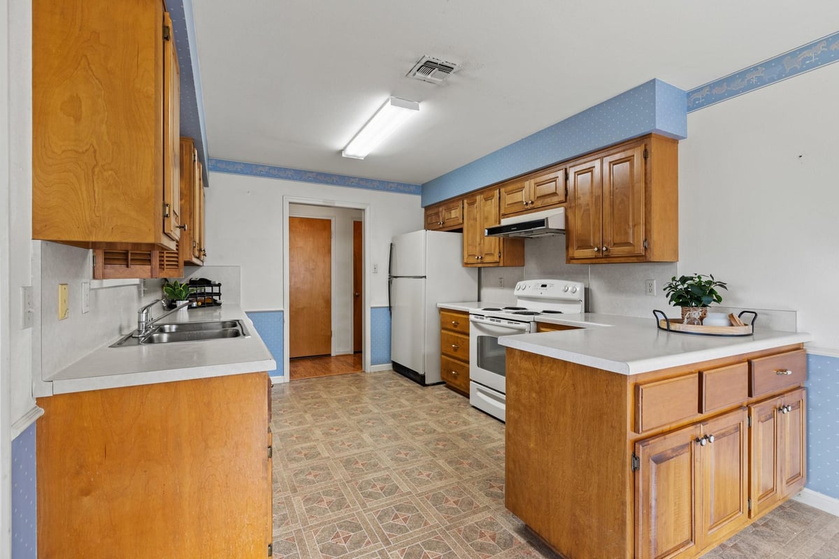 Primary bedroom at 108 Tanglewood Dr - 4 bed 3 bath home