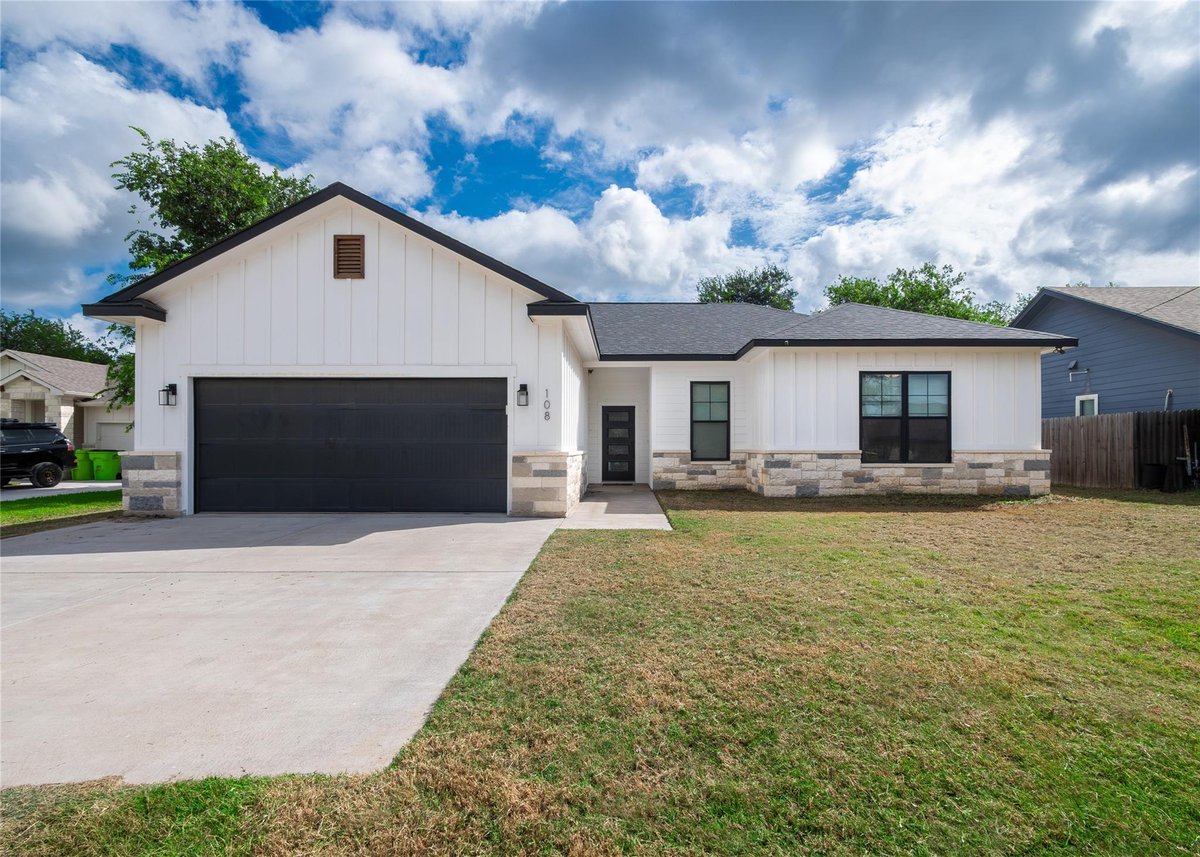 View 108 W Keomuku LN in Tahitian Village 108 W Keomuku LN - property photo 1 - Luxury home in Tahitian Village, Bastrop, TX